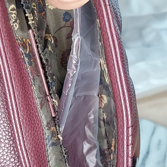 Lug Cadence Cranberry - Picture 9 of 12